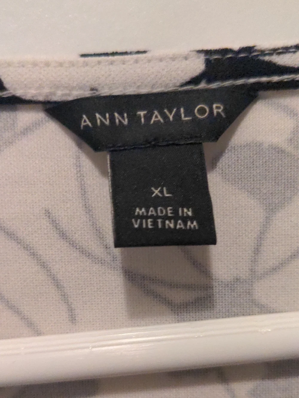 Ann Taylor Black White Botanical Leaf Pattern Blouse Size XL